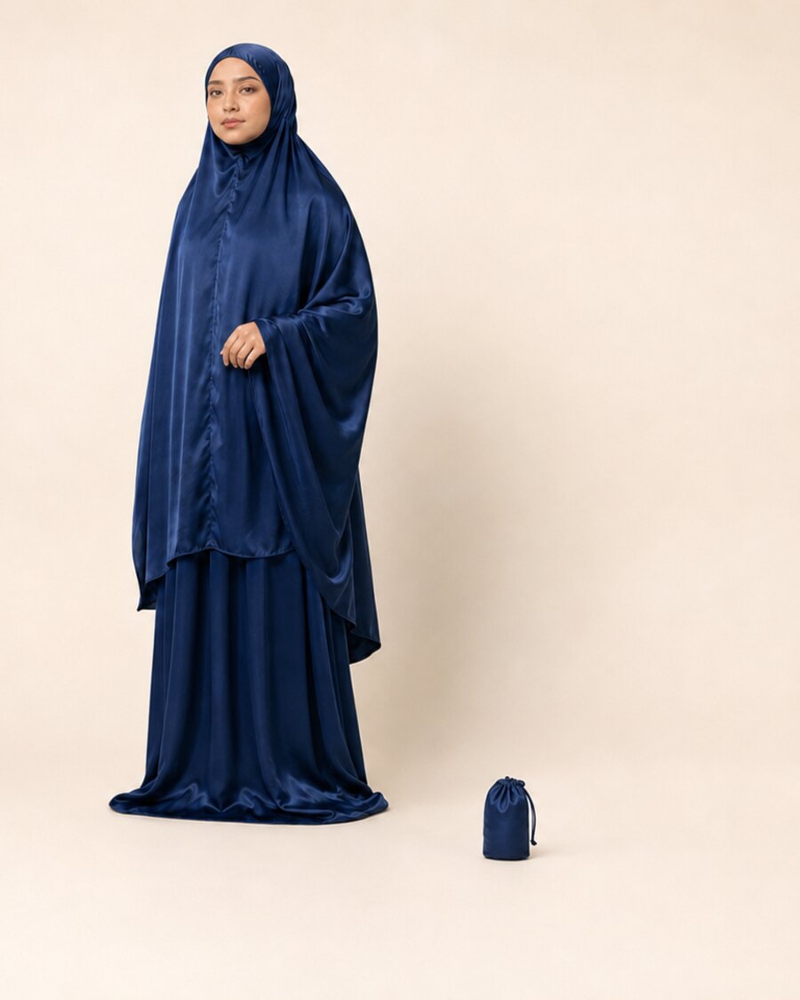 Niyara porté avec sa pochette compacte